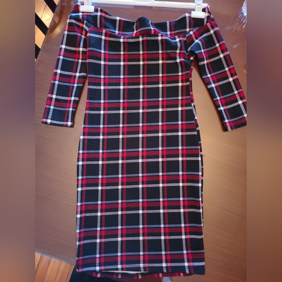 ⚡️SOLD⚡️Bodycon off the shoulder dress - Picture 2 of 2